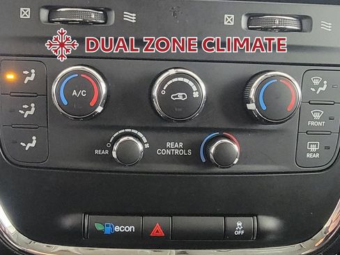 Used 2019 Dodge Grand Caravan SE w/ UConnect Hands-Free Group image 23