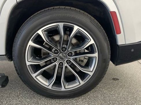 Used 2023 Jeep Grand Wagoneer Series III image 49