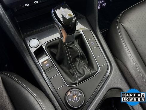 Used 2024 Volkswagen Tiguan SE image 17