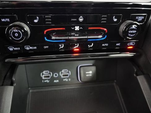 Used 2025 Jeep Grand Cherokee Altitude RWD image 29