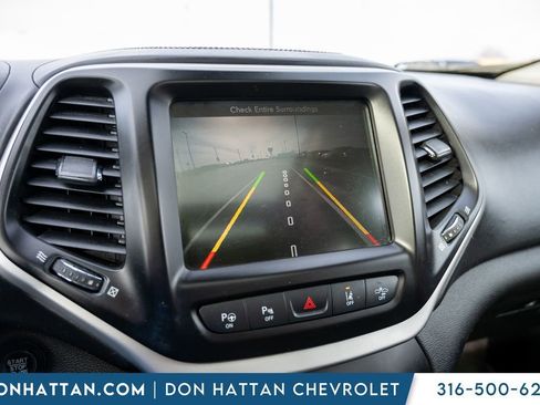 Used 2016 Jeep Cherokee Overland w/ Technology Group image 17