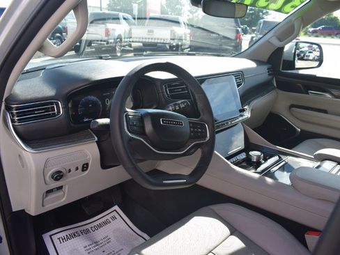 Used 2022 Jeep Wagoneer Series III w/ Flexible Seating Group RWD image 7