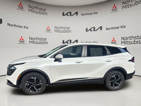 Used 2023 Kia Sportage LX AWD/4WD image 3