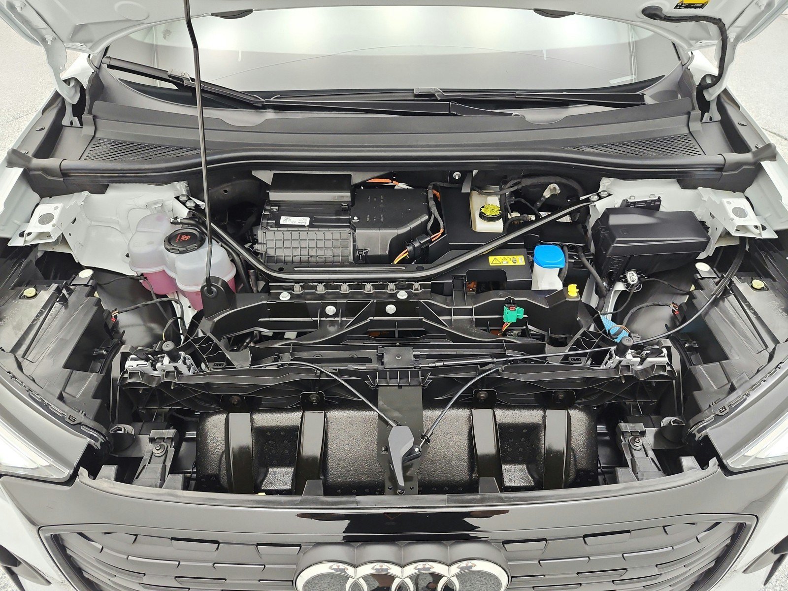 Used 2024 Audi Q4 e-tron Premium Plus w/ Premium Plus AWD/4WD image 17