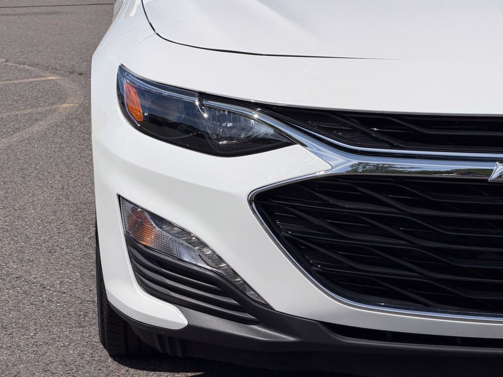 Used 2025 Chevrolet Malibu LT FWD image 2