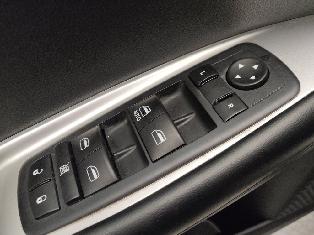 Used 2017 Dodge Journey SXT w/ Comfort/Convenience Group FWD image 27