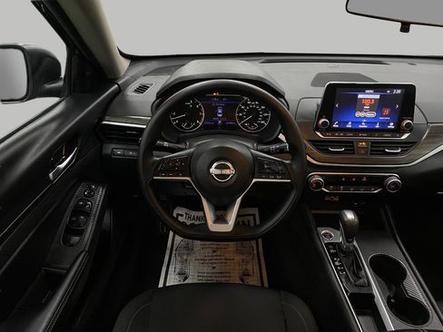 Certified 2025 Nissan Altima 2.5 SV FWD image 12