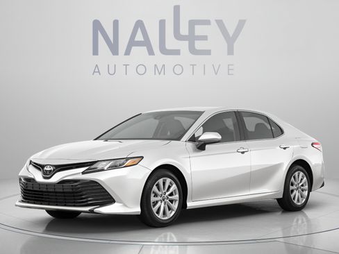 Used 2018 Toyota Camry SE FWD image 1