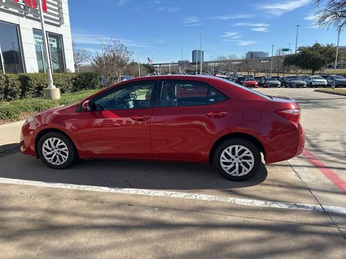 Used 2018 Toyota Corolla LE image 6