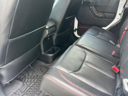 Used 2018 Jeep Wrangler Unlimited Rubicon AWD/4WD image 30