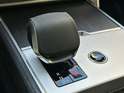 New 2025 Land Rover Range Rover SE image 25