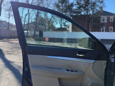 Used 2010 Subaru Legacy 2.5i Premium image 26