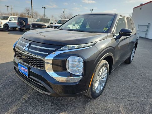 New 2026 Mitsubishi Outlander ES image 4