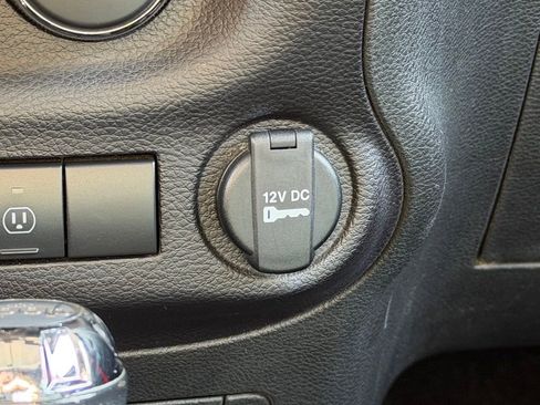 Used 2018 Jeep Wrangler Unlimited Sahara AWD/4WD image 15