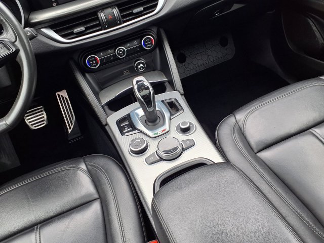 Used 2024 Alfa Romeo Stelvio Ti AWD/4WD image 11