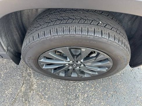 Used 2023 Chevrolet Traverse RS w/ LPO, Floor Liner Package AWD/4WD image 21