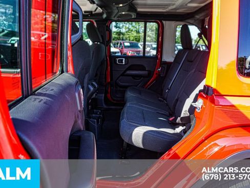 Used 2025 Jeep Wrangler Unlimited Sahara AWD/4WD image 21