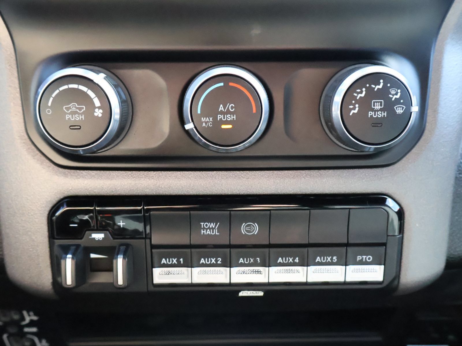 Used 2022 RAM 5500 Tradesman w/ Chrome Appearance Group AWD/4WD image 41