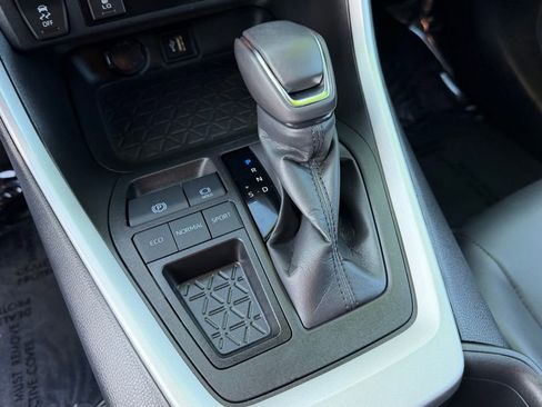 Used 2024 Toyota RAV4 XLE Premium image 27