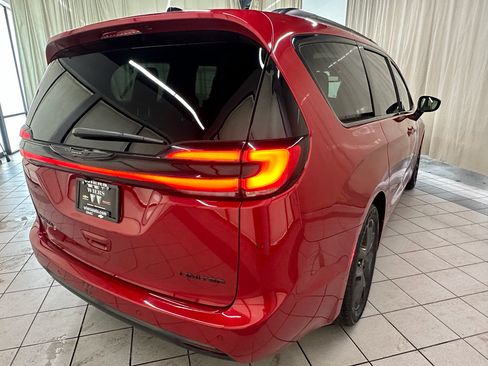 Used 2026 Chrysler Pacifica Limited w/ S Appearance Package FWD image 5