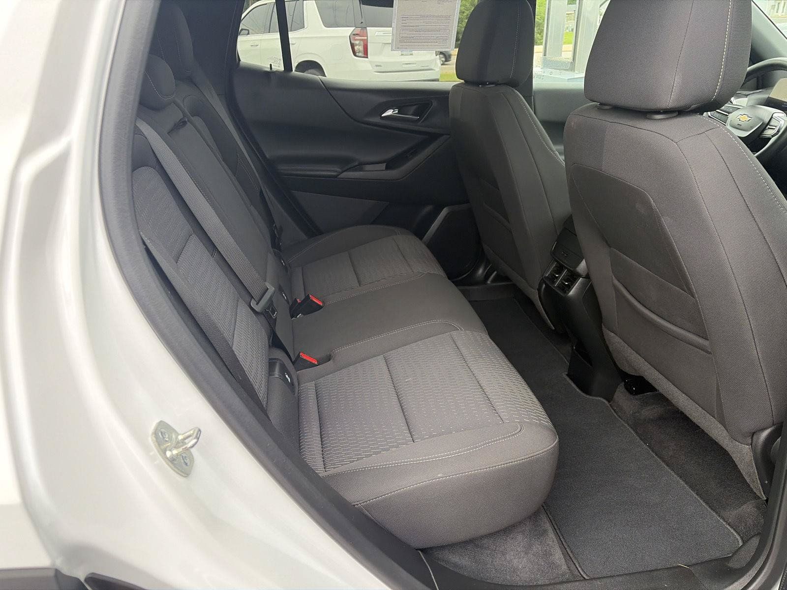 Used 2025 Chevrolet Equinox LT FWD image 11