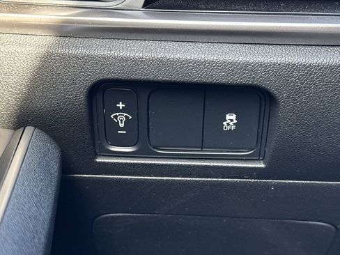 Used 2025 Kia Sorento LX FWD image 15