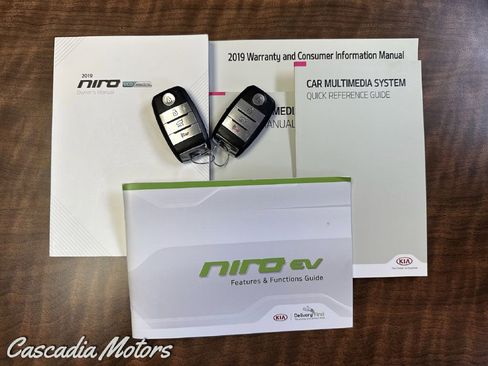 Used 2019 Kia Niro EX w/ Cold Weather Package 2.0 FWD image 3