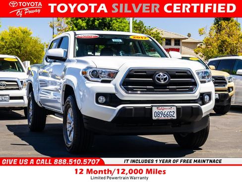 Used 2017 Toyota Tacoma SR5 w/ Tow Package RWD image 1