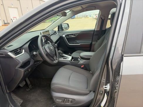 Used 2025 Toyota RAV4 XLE image 5