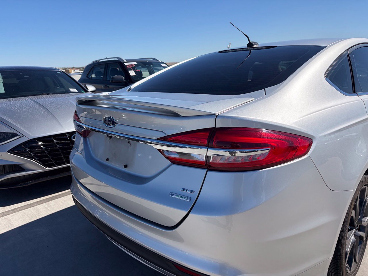 Used 2018 Ford Fusion SE w/ Equipment Group 201A FWD image 4