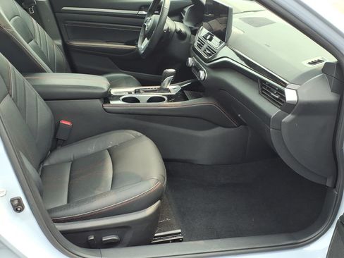 Used 2023 Nissan Altima 2.5 SR w/ SR Premium Package AWD/4WD image 18