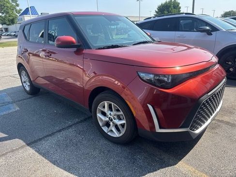 Certified 2023 Kia Soul LX w/ LX Technology Package FWD image 3