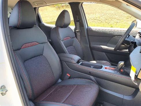 New 2025 Nissan Kicks SR image 14
