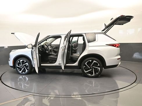 Used 2023 Mitsubishi Outlander SE image 82