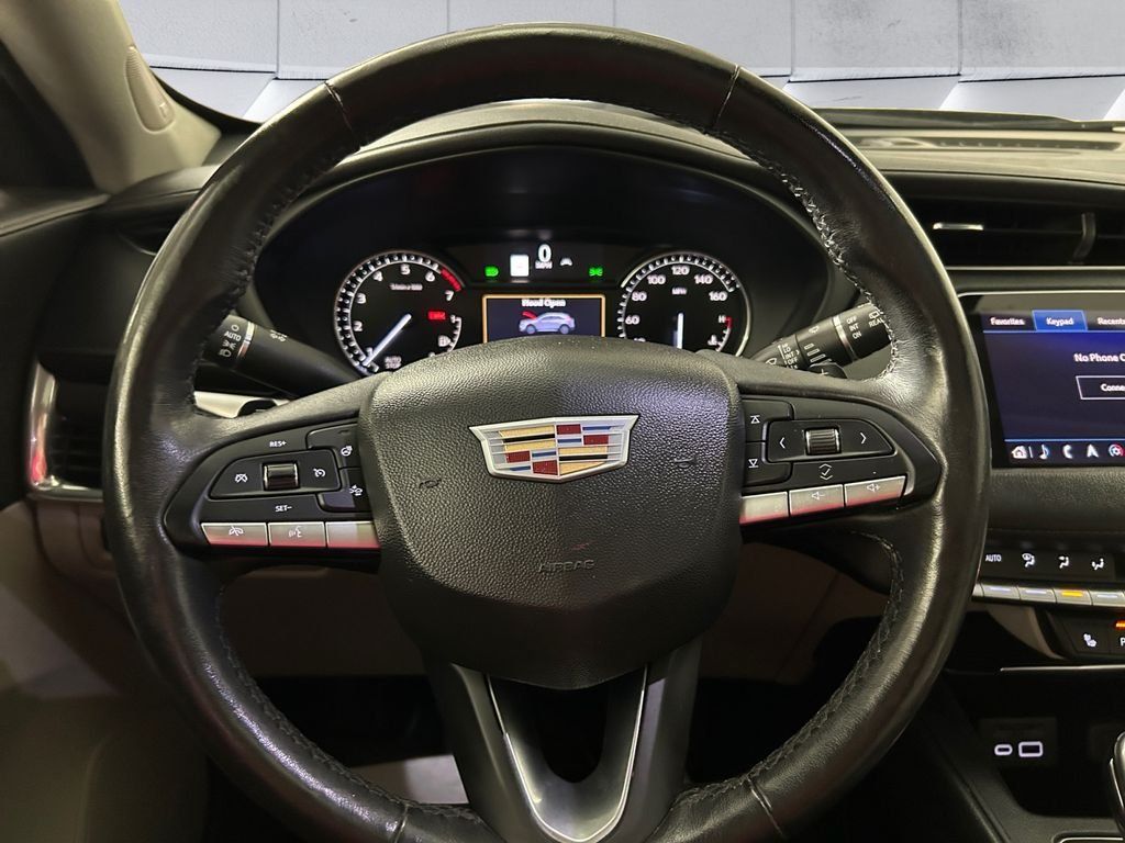 Used 2021 Cadillac XT4 Luxury w/ Cold Weather Package FWD image 9