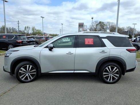 Certified 2024 Nissan Pathfinder Platinum w/ Cargo Package AWD/4WD image 18