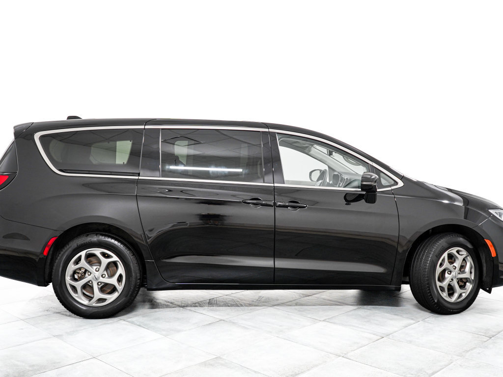Certified 2024 Chrysler Pacifica Limited AWD/4WD image 7