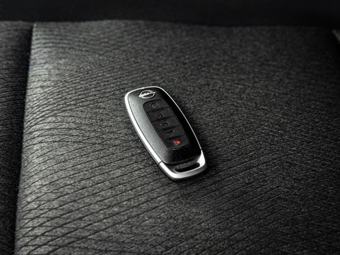 Used 2025 Nissan Rogue SV FWD image 12