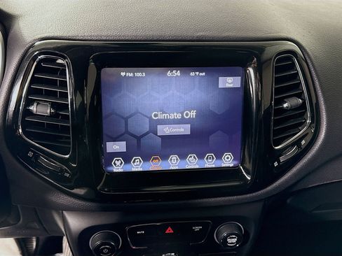 Used 2017 Jeep Compass Limited image 18