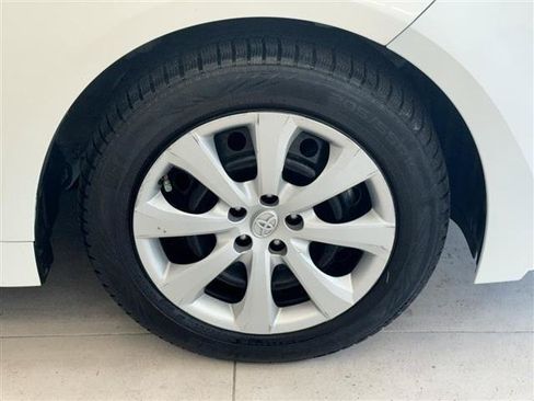Used 2022 Toyota Corolla LE FWD image 34