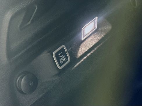 Used 2024 Jeep Grand Cherokee L Laredo image 30