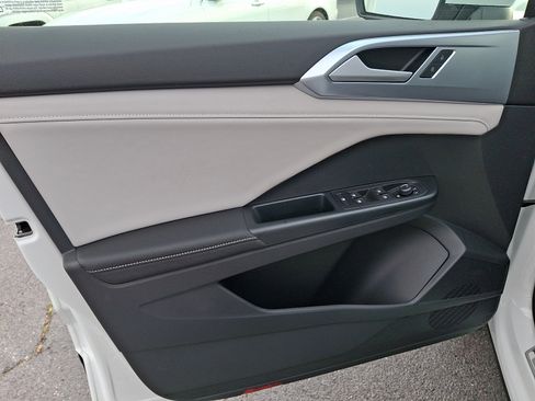 New 2026 Volkswagen Taos SE AWD/4WD image 8