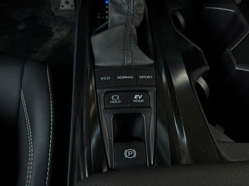 Used 2025 Toyota Camry SE FWD image 23