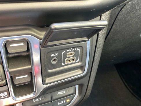 Used 2022 Jeep Gladiator Overland w/ Popular Equipment Package image 29