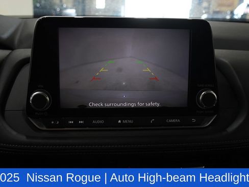 Used 2025 Nissan Rogue SV AWD/4WD image 18