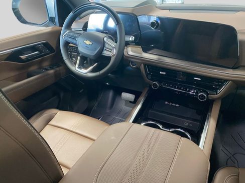 New 2026 Chevrolet Suburban High Country image 15