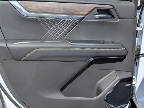 New 2026 GMC Acadia Denali w/ Super Cruise Package image 12