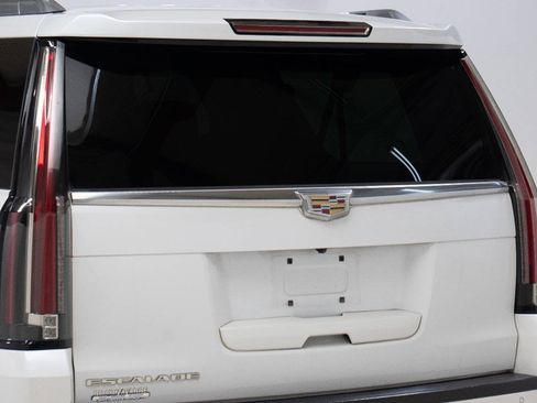 Used 2016 Cadillac Escalade ESV Premium AWD/4WD image 13