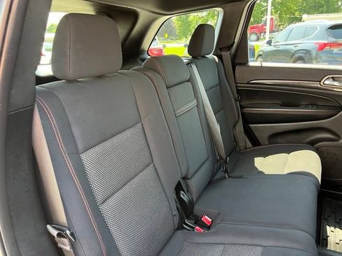 Used 2017 Jeep Grand Cherokee Laredo AWD/4WD image 16