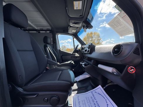 Used 2021 Mercedes-Benz Sprinter 1500 image 9